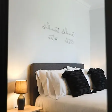 Kingsdown - Basement With Parking شقة