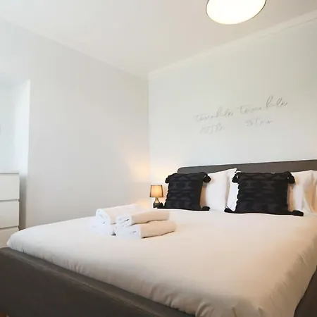 Kingsdown - Basement With Parking Apartman *
