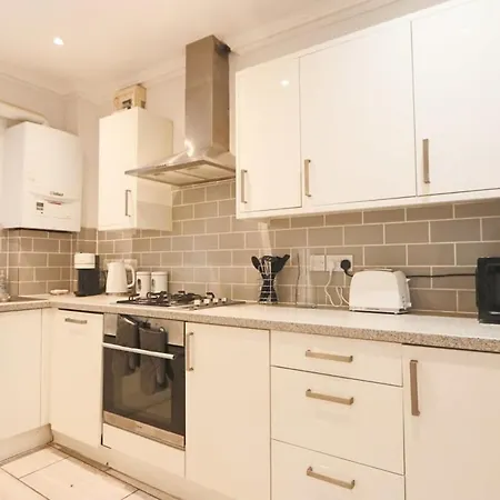 Appartement Kingsdown - Basement With Parking *